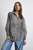 Leopar Desenli Saten Gömlek Bej thumbnail 5