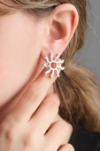 Tam Güneş Figürlü Silver Renk Küpe - 1