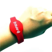 13.56Mhz Rfid Manyetik Bileklik Kırmızı Su Geçirmez Silikon Proximity Göstergeç 13.56 Mhz Kapı Geçiş Personel Takip Depo Havuz ISO1443-3A thumbnail 2