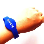 13.56Mhz Rfid Manyetik Bileklik Mavi Su Geçirmez Silikon Proximity Göstergeç 13.56 Mhz Kapı Geçiş Personel Takip Depo Havuz ISO1443-3A thumbnail 2