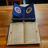 Furkan Masa Üstü Rahleli Kadife Kaplı Sandıklı Rayiha Serisi Kuranı Kerim Seti - Lacivert - 2