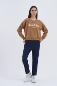 Trend Kadın Hem şehirli hem de rahat stilin mükemmel buluşması olan bu sweatshirt - 8