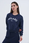 Trend Kadın Hem şehirli hem de rahat stilin mükemmel buluşması olan bu sweatshirt - 5