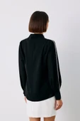 Omuz Aksesuarlı Bluz - Siyah - 8