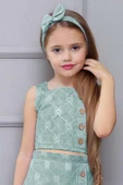 Kız Çocuk Dantel Örgü İşlemeli Askılı Crop Düğme İşlemeli Pliseli Yeşil Etekli Takım thumbnail 4