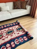 104x158 cm Kırmızı ve Mavi Akrep Motifli Kilim, Küçük El Dokuma Vintage Kilim, Modern Ev Kilimi - 3