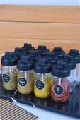 Sezka Life 12 Adet Kapağı Kendinden Kaşıklı Ve Kilitli Cam Baharatlık 21 Adet Suya Dayanıklı Etiket Seti-300ml - 4