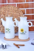 Sezka Life 2 Adet Standlı Bambu Kapaklı Seramik Yağlık & Sirkelik Ve 2 Adet Suya Dayanıklı Özel Etiket - 1000ml - 3