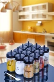 Sezka Life 12 Adet Kapağı Kendinden Kaşıklı Cam Baharatlık Seti Ve 30 Adet Suya Dayanıklı Şeffaf Etiket-300ml - 1