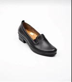 ÇİĞDEM SİYAH HAKİKİ DERİ YANLARI LASTİKLİ KADIN TOPUKLU ORTOPEDİK GÜNLÜK AYAKKABI thumbnail 2