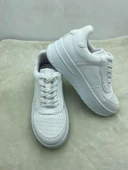 ÇİĞDEM BEYAZ DERİ YÜKSEK TABAN DELİKLİ KADIN SPOR AYAKKABI thumbnail 1