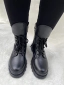 ÇİĞDEM YANDAN FERMUARLI ÖNDEN BAĞLI SİYAH CİLT POSTAL BOT ( ESF) thumbnail 1