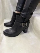 ÇİĞDEM GERÇEK DERİ SİYAH LASTİKLİ TOPUKLU KISA KADIN BOT (B7) thumbnail 1