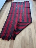 103x205 cm Kırmızı Siyah Çizgili Türk Kilimi, El Dokuması Püsküllü Dekoratif Kilim, Vintage Sevenlere Özel - 9