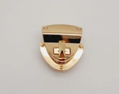 Çanta Aksesuar Light Gold Renk Üçgen Kilit thumbnail 4