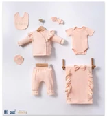 Yakası Fırfır Detaylı Kız Bebek 7 Parça Battaniyeli Hastane Çıkışı Seti thumbnail 1