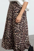 Modern Tarz Astarsız Dokuma Regular Boy Leopar Balon Detaylı Animal Desenli Maxi Boy Dokuma Etek thumbnail 4