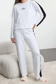 Tarz Rahat Uzun Kollu Geniş Paça Pamuklu Şeritli Örme Pijama Takımı - 1