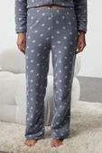 Tarz Rahat Uzun Kollu Boru Paça Gri Kış Temalı Cepli Polar Kışlık Örme Pijama Takımı - 3