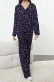 Tarz Rahat Uzun Kollu Geniş Paça Puantiyeli Yılbaşı Temalı Viskon Dokuma Pijama Takımı - 2