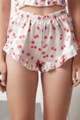 Tarz Rahat Kolsuz Kol Boru Paça Kiraz Desenli Fırfırlı ve Sırt İp Saten Dokuma Pijama Takımı - 4
