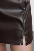 Modern Tarz Astarsız Suni Deri Mini Boy Suni Deri Yırtmaçlı Dokuma Mini Etek - 4