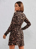 Lucky Life Kadın Uzun Kollu Yarı Balıkçı Yaka Leopar Desenli Kadife Elbise - 3