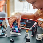 Nessiworld LEGO City F1 Garajı ve Mercedes-AMG ve Alpine Arabaları 60444 - 2