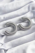 Pirinç Gümüş Renk İşleme Halka Model Kadın Küpe - TJ-BKP8243 - 1