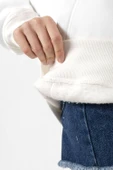 Beyaz Kadın Kanguru Cepli Basic Kapşonlu Sweatshirt - 1