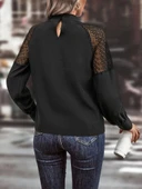 Lucky Life Kadın Uzun Kollu Anahtar Deliği Yaka Reglan Kol Dantel Detaylı Ithal Krep Bluz thumbnail 1