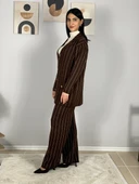 Kadın Ceket Yaka Gold Düğmeli Hırka ve Yüksek Bel Pantolon Alt Üst Triko Takım (Kahve) thumbnail 4