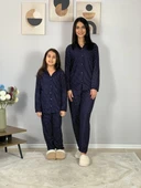 Anne Kız Kombin Önden Düğmeli Bebe Yaka %100 Pamuk Pijama Takımı (Lacivert Noktalı) - 4