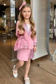 Kız Çocuk Bilekleri ve Yakası Pulpayet Detay Blazer Ceket Asimetrik Kesim Pullu Pudra Etekli Takım thumbnail 1