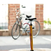 Klasik Bisiklet Pompası El Tipi Ayak Tutamaklı Standart Plastik Başlıklı ve Uçlu Metal Borulu 1 Adet thumbnail 4