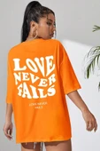 Unisex Love Never Fails Baskılı T-shirt - 3