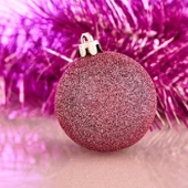 VIP DELUXE 12 ADET 5 CM SİMLİ PEMBE TOP SÜSLER YILBAŞI AĞACI SÜSLERİ NOEL AĞACI SÜSLERİ PEMBE TOPSÜS thumbnail 1