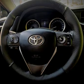 DİKİŞLİ DİREKSİYON KILIFI İTHAL SİYAH DERİ NOKTALI DERİ SİYAH DİKİŞLİ TOYOTA COROLLA İÇİN thumbnail 1