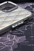 iPhone 16 Pro Uyumlu Baklava Desenli Pırlanta Taşlı Sert Kapak Kılıf Gri - 4