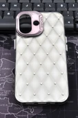 iPhone 16 Uyumlu Baklava Desenli Pırlanta Taşlı Sert Kapak Kılıf Gri thumbnail 2