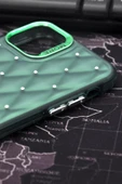 iPhone 15 Pro Uyumlu Baklava Desenli Pırlanta Taşlı Sert Kapak Kılıf Zümrüt Yeşil thumbnail 4