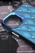iPhone 15 Pro Max Uyumlu Baklava Desenli Pırlanta Taşlı Sert Kapak Kılıf Petrol Mavi thumbnail 3