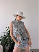 Çiçek Desenli Bağlama Detaylı Crop Gömlek Bluz - 3