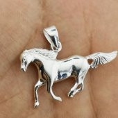 Dört Nala Koşan At Tasarımlı 925 Ayar Gümüş Kolye Ucu thumbnail 2