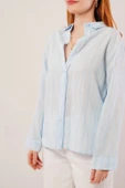 Düğmeli Ve Çizgi Detaylı Bebe Mavisi Gömlek thumbnail 4