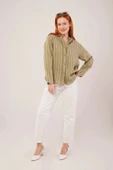 Düğmeli Ve Çizgi Detaylı Yeşil Gömlek thumbnail 2