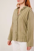 Düğmeli Ve Çizgi Detaylı Yeşil Gömlek thumbnail 3