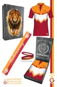 Galatasaray Orijinal Lisanslı Okan Buruk Desing Polo Yaka T-Shirt + Bileklik + Atkı Set Ahşap Kutulu thumbnail 1