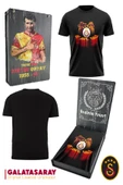 Galatasaray Orijinal Lisanslı We Are Gala T-Shirt Metin Oktay Baskılı Hediyelik Ahşap Kutulu thumbnail 1