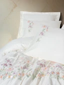 Cotton Box 3D Nakışlı Saten Çift Kişilik Nevresim Takımı Zephy Ekru thumbnail 2